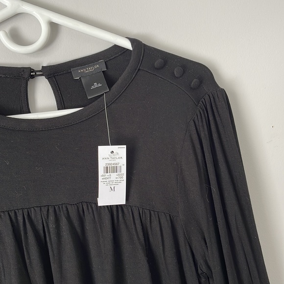 🆕 Ann Taylor Factory - Black crewneck top with Drawstring waist - Picture 3 of 7